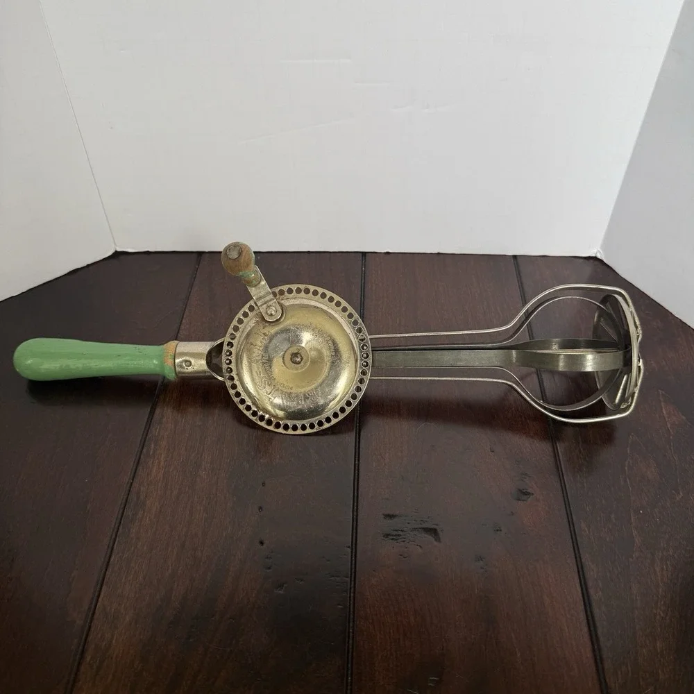 Vintage Beats-All Rustic Green‎ Wood Handle Egg Beater Hand Mixer Farm Decor
